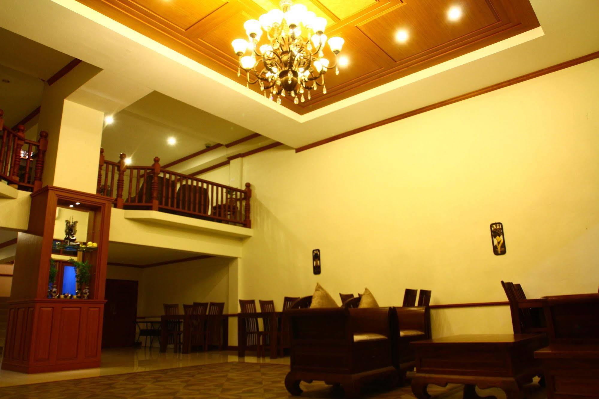 Hotel Phoothawee House à Chiang Mai Extérieur photo