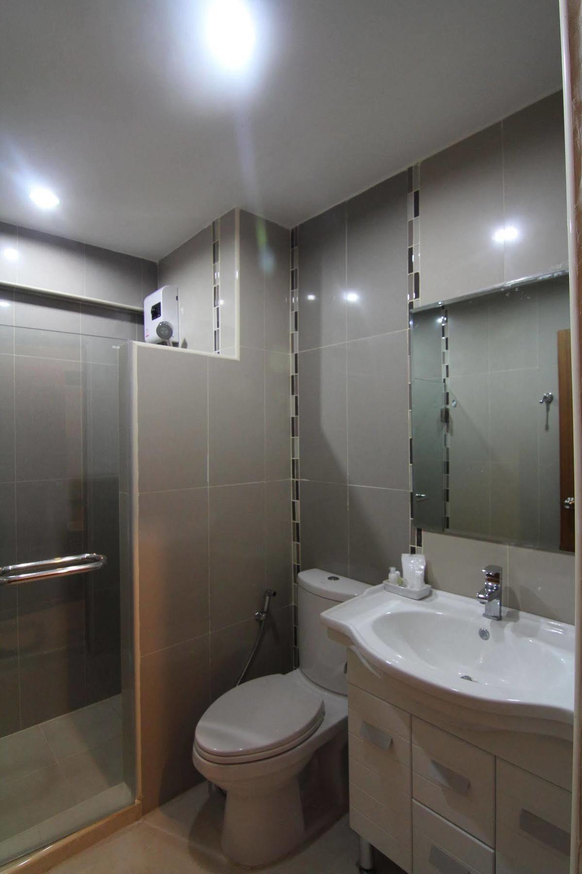 Hotel Phoothawee House à Chiang Mai Extérieur photo