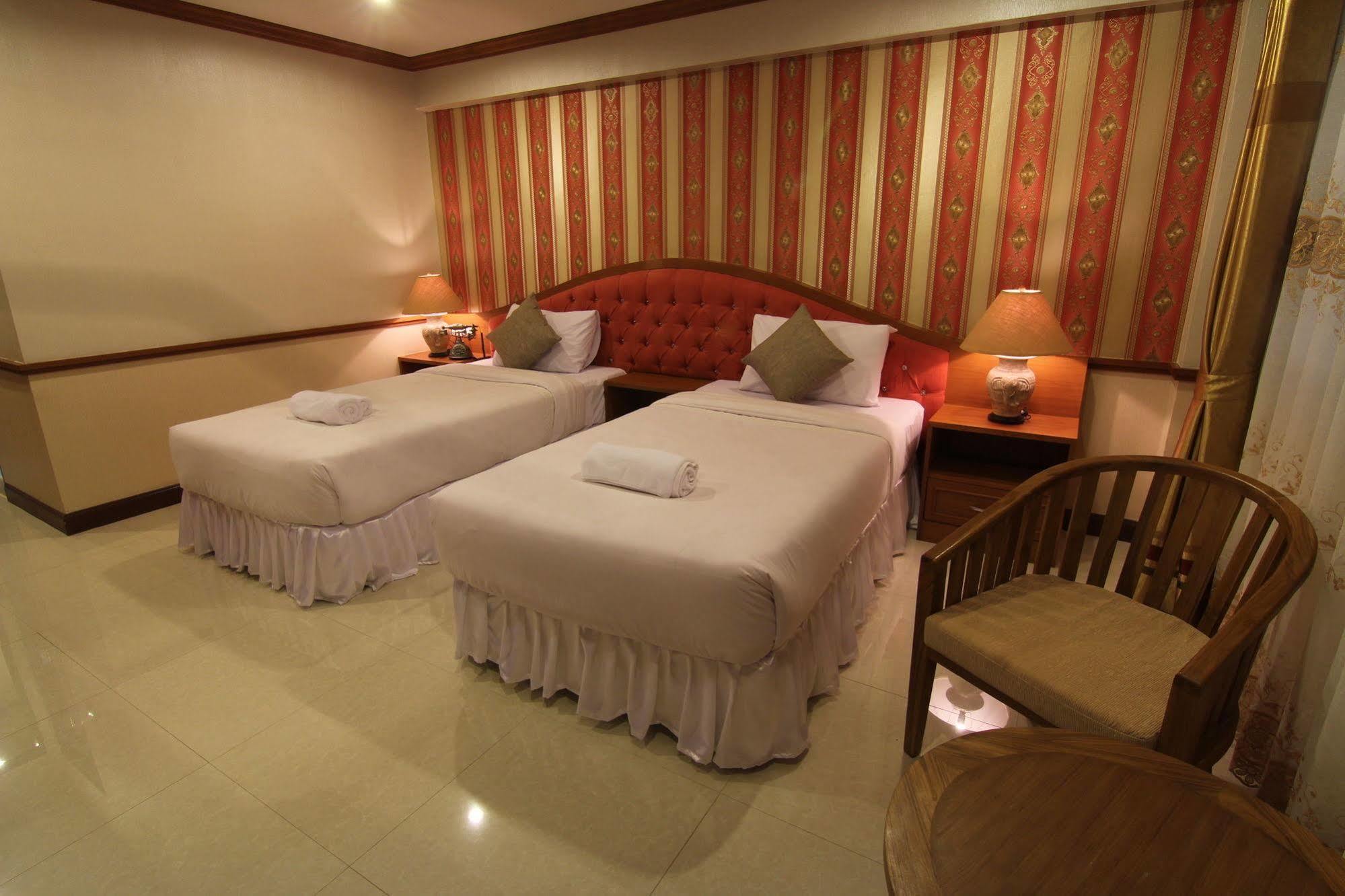 Hotel Phoothawee House à Chiang Mai Extérieur photo