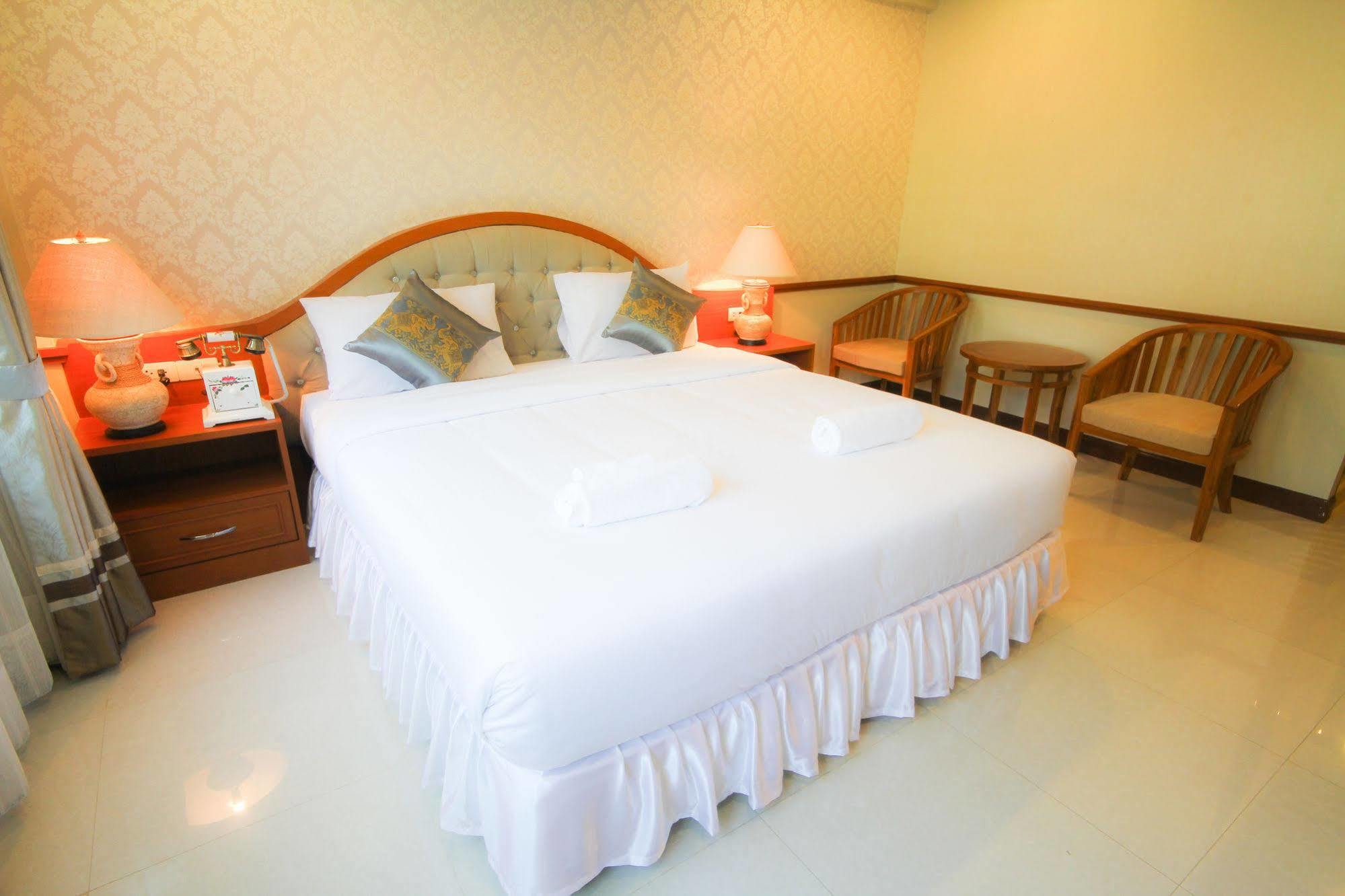Hotel Phoothawee House à Chiang Mai Extérieur photo